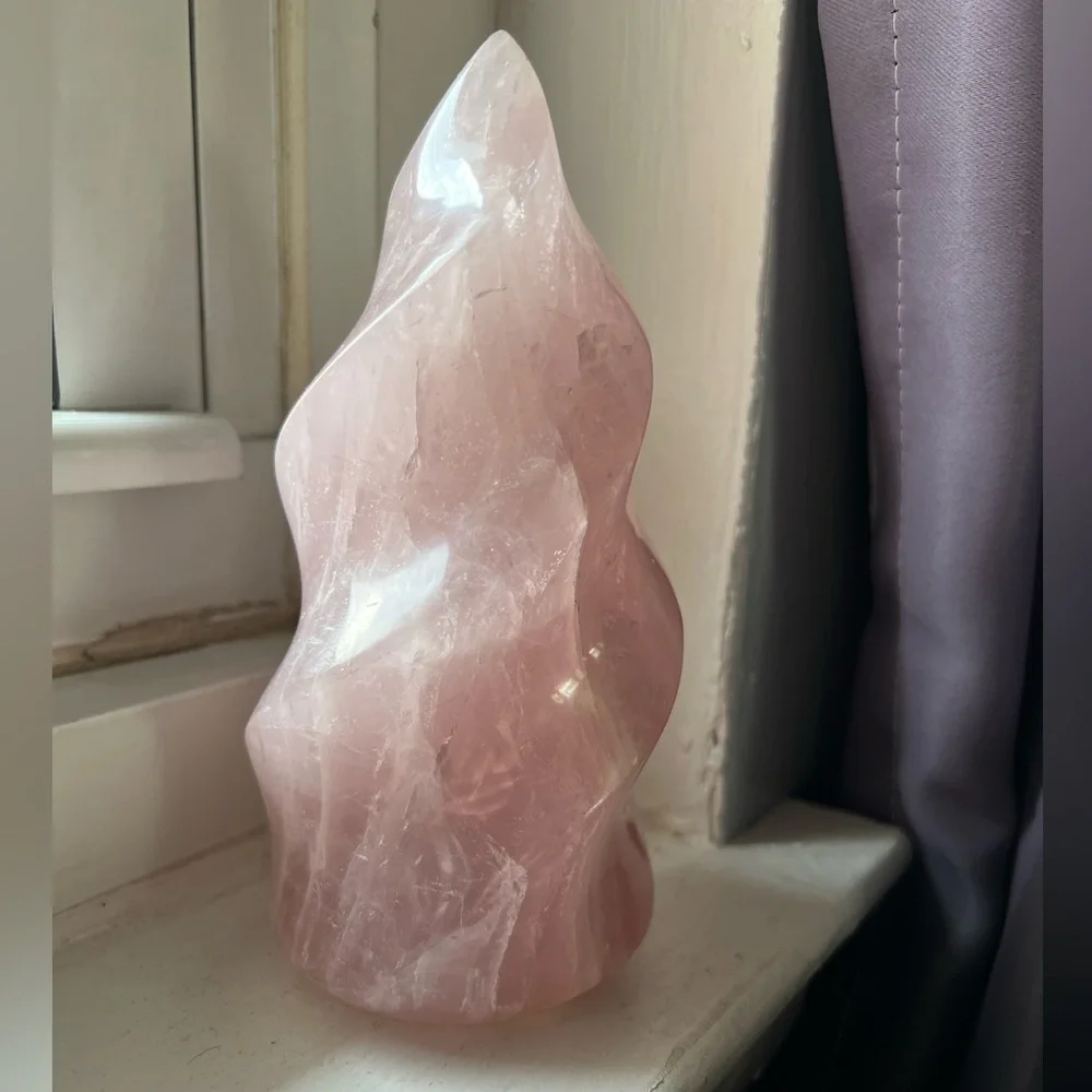 Elegant Rose Quartz Pink Crystal Sculpture - Picture 3 of 8